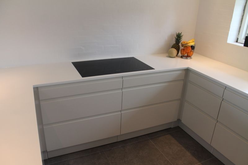 Corian 30mm U-kök utan synliga sammanfogningar